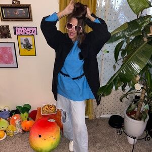 H&M 90’s Fit Oversized Flannel Light Jacket -so versatile. Popped collar looks🔥